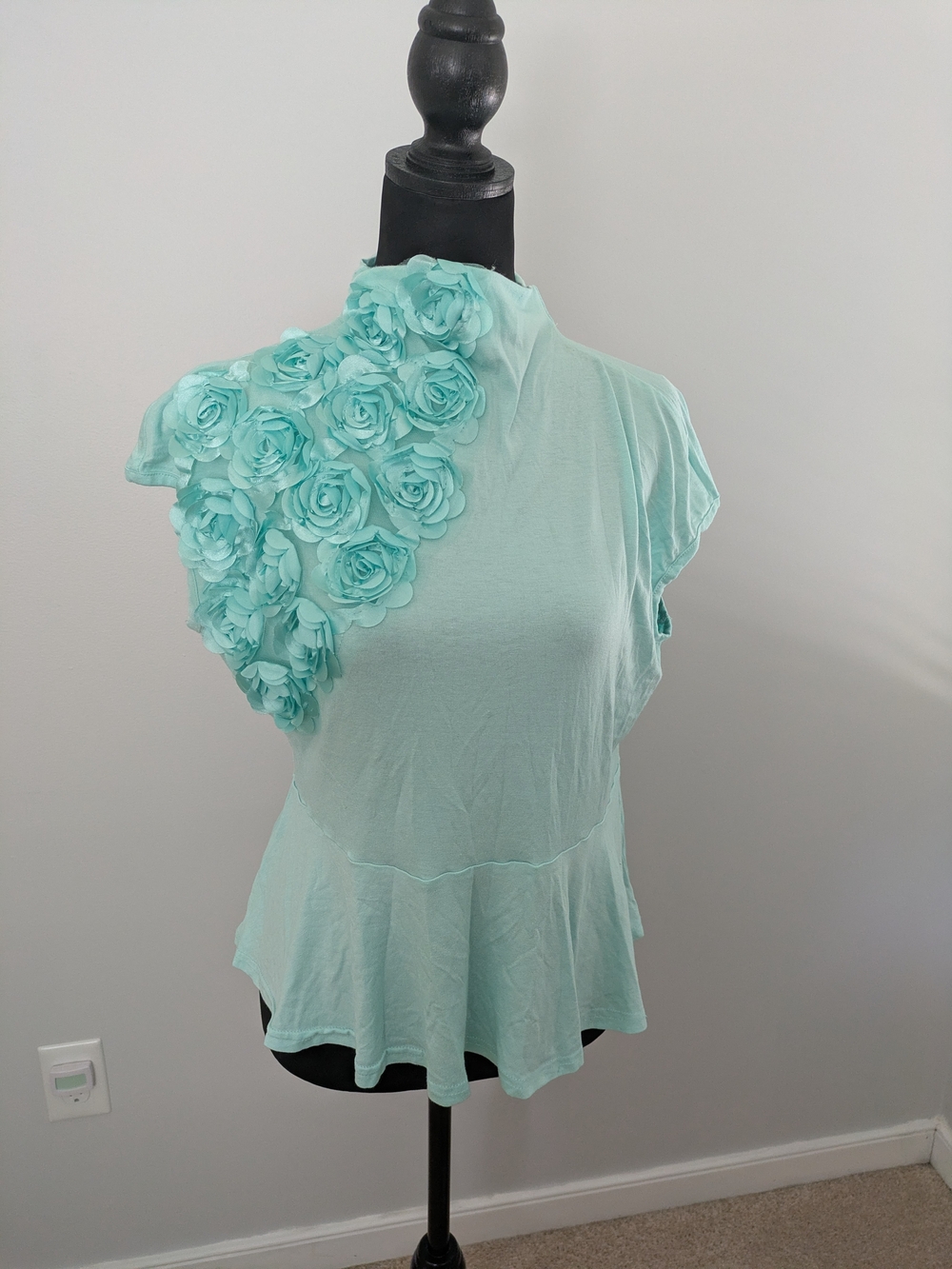 Love By Design Mint Floral-Appliqué Peplum Top Size 1X Short Sleeves Mock Neck